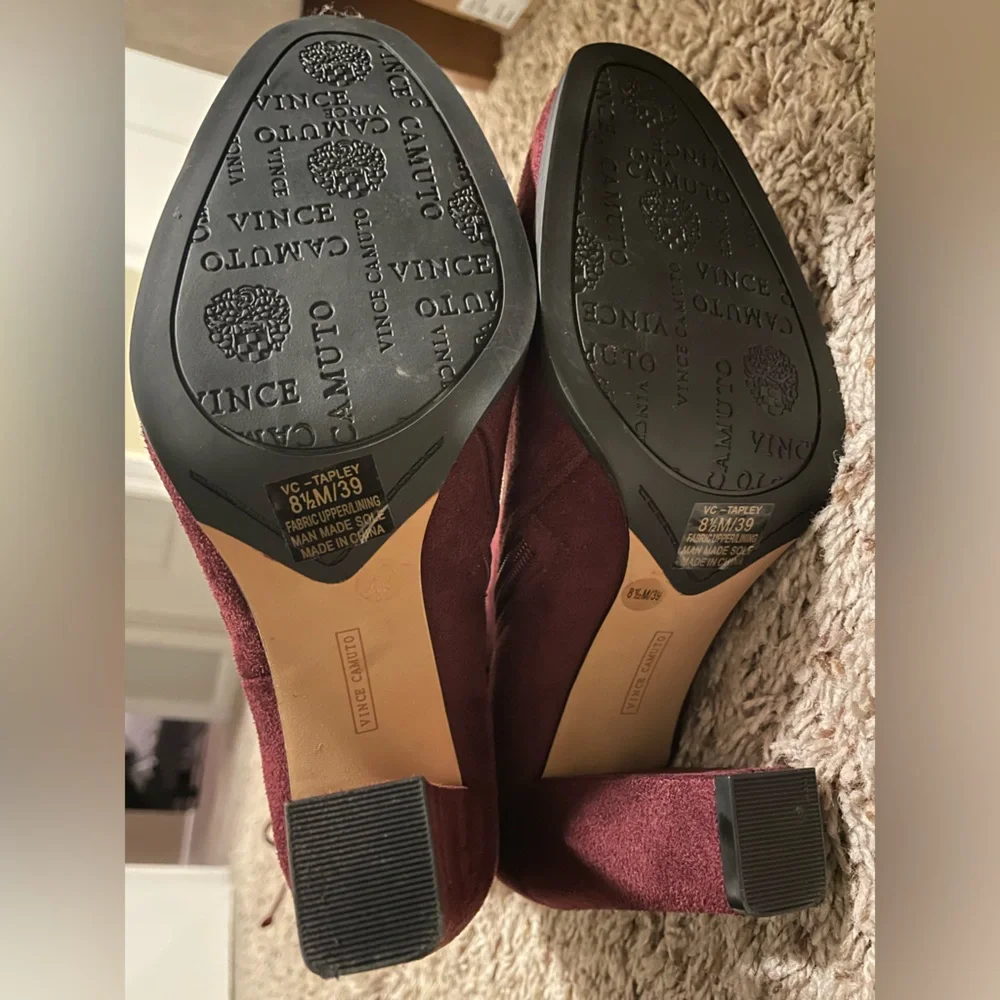 Beautiful Vince Camuto boots - Picture 2 of 5